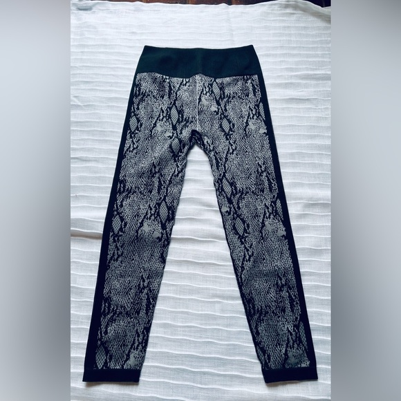 Fabletics Pants - Fabletics Leggings side Medium black &. Gray